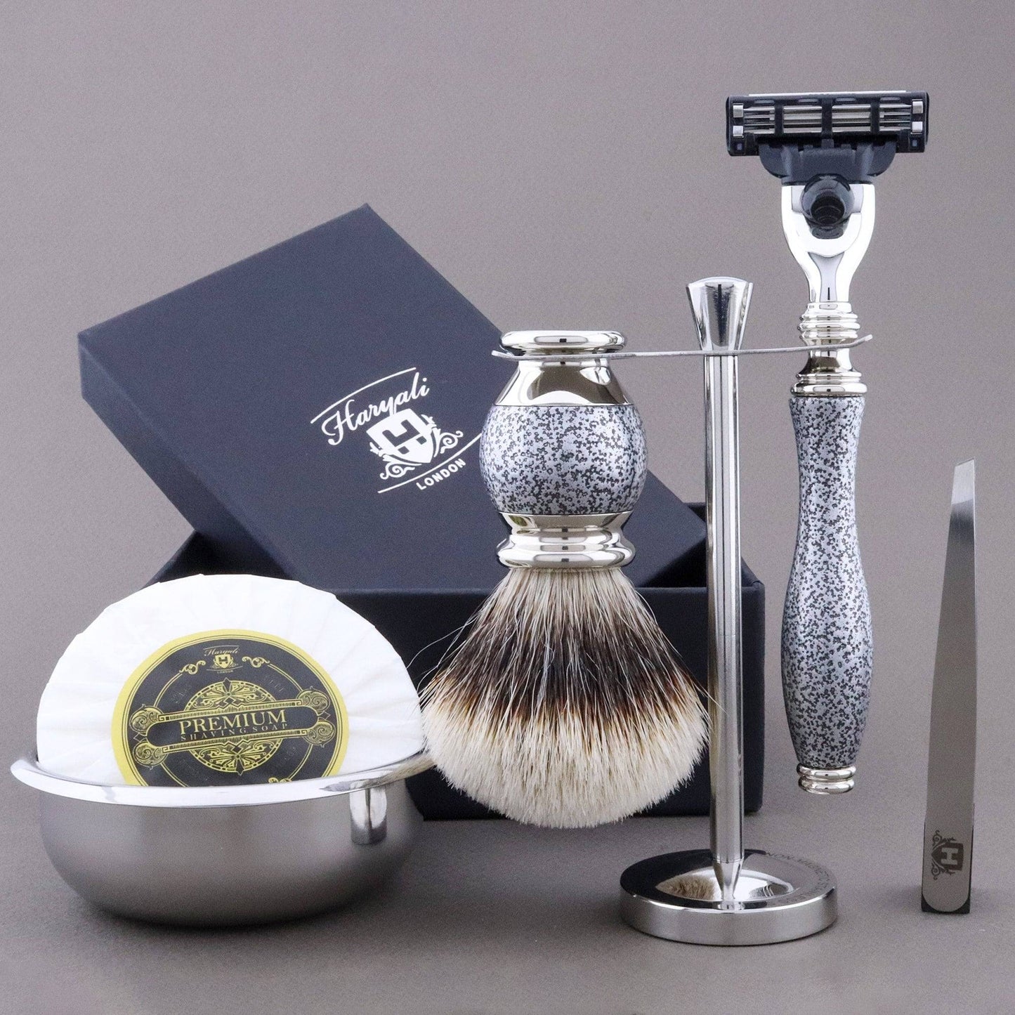 Haryali's Vase Range Shaving Kit