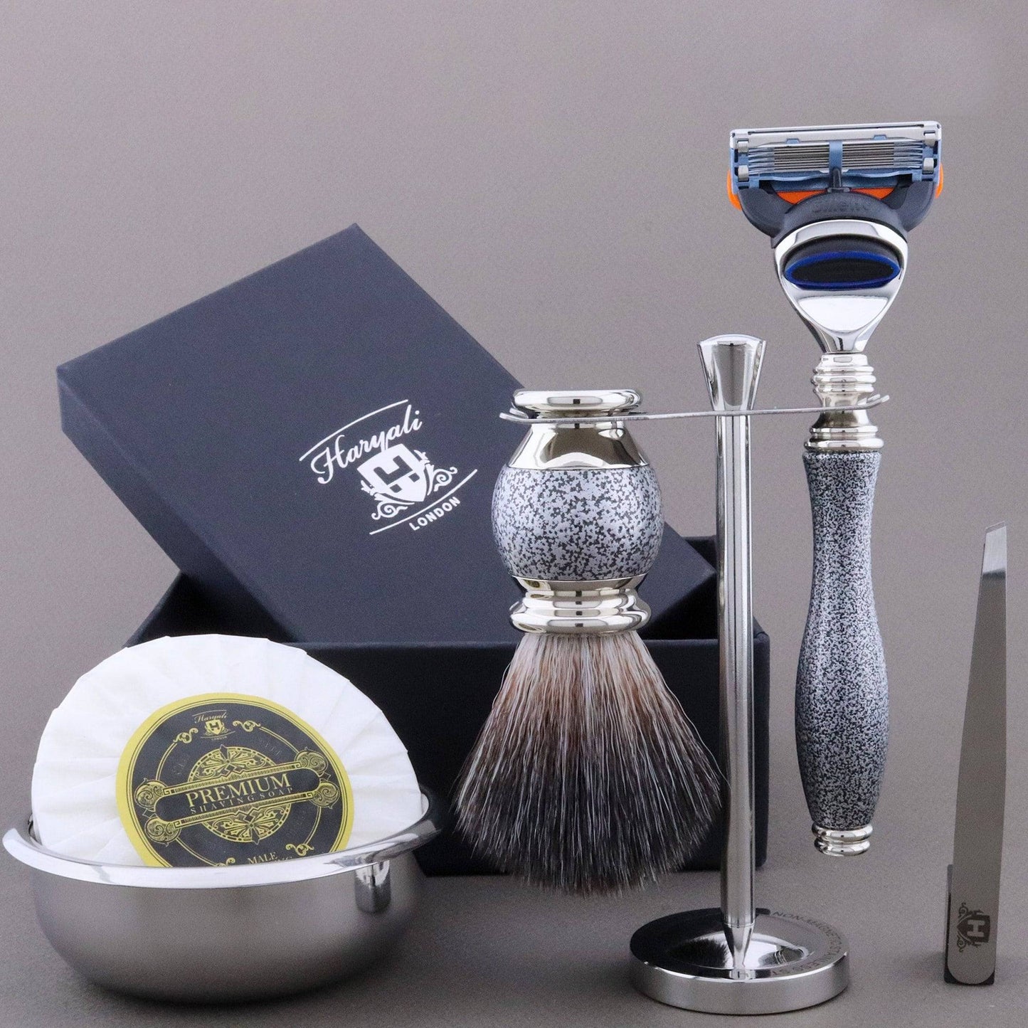 Haryali's Vase Range Shaving Kit