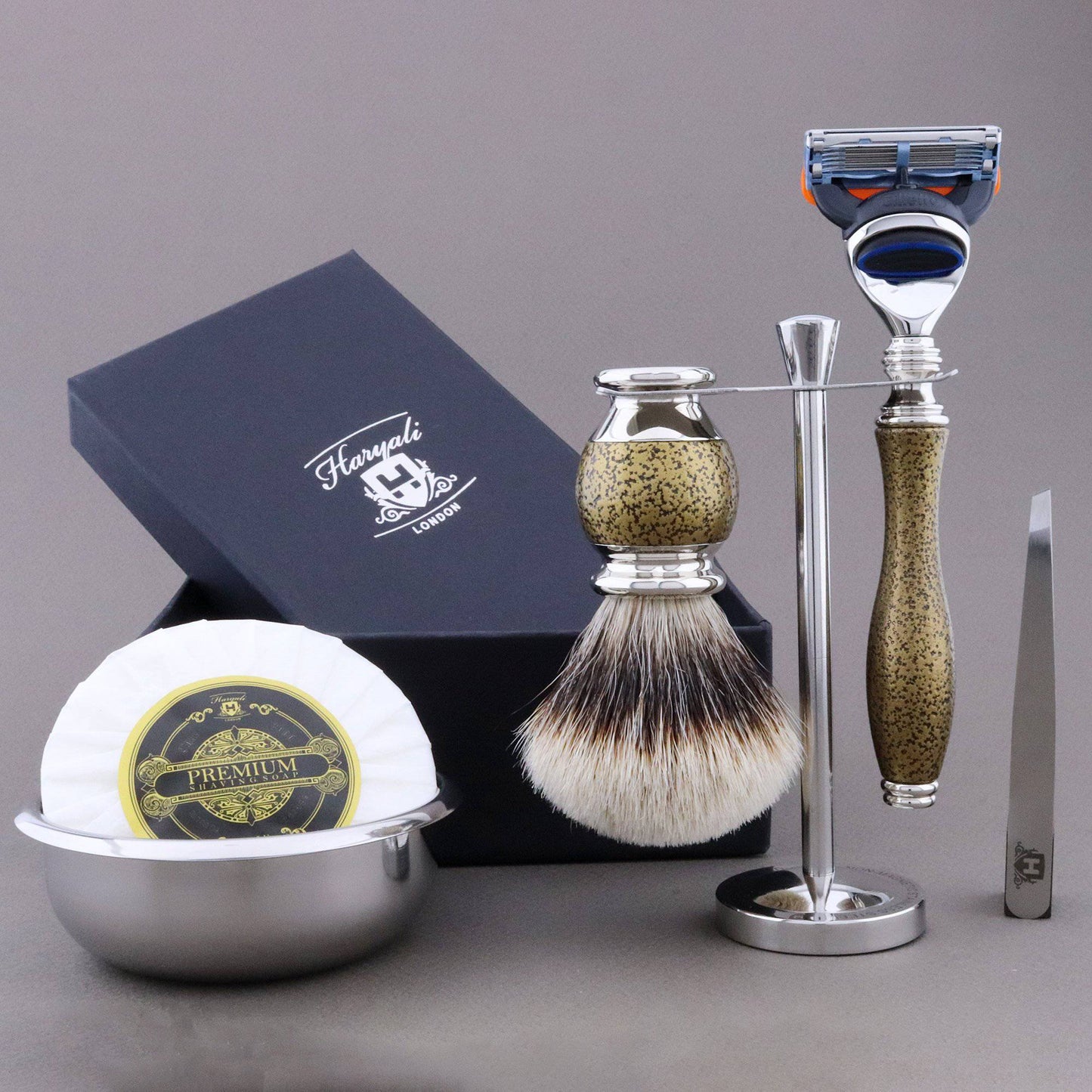 Haryali's Vase Range Shaving Kit