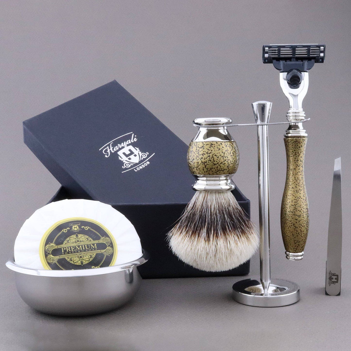 Haryali's Vase Range Shaving Kit