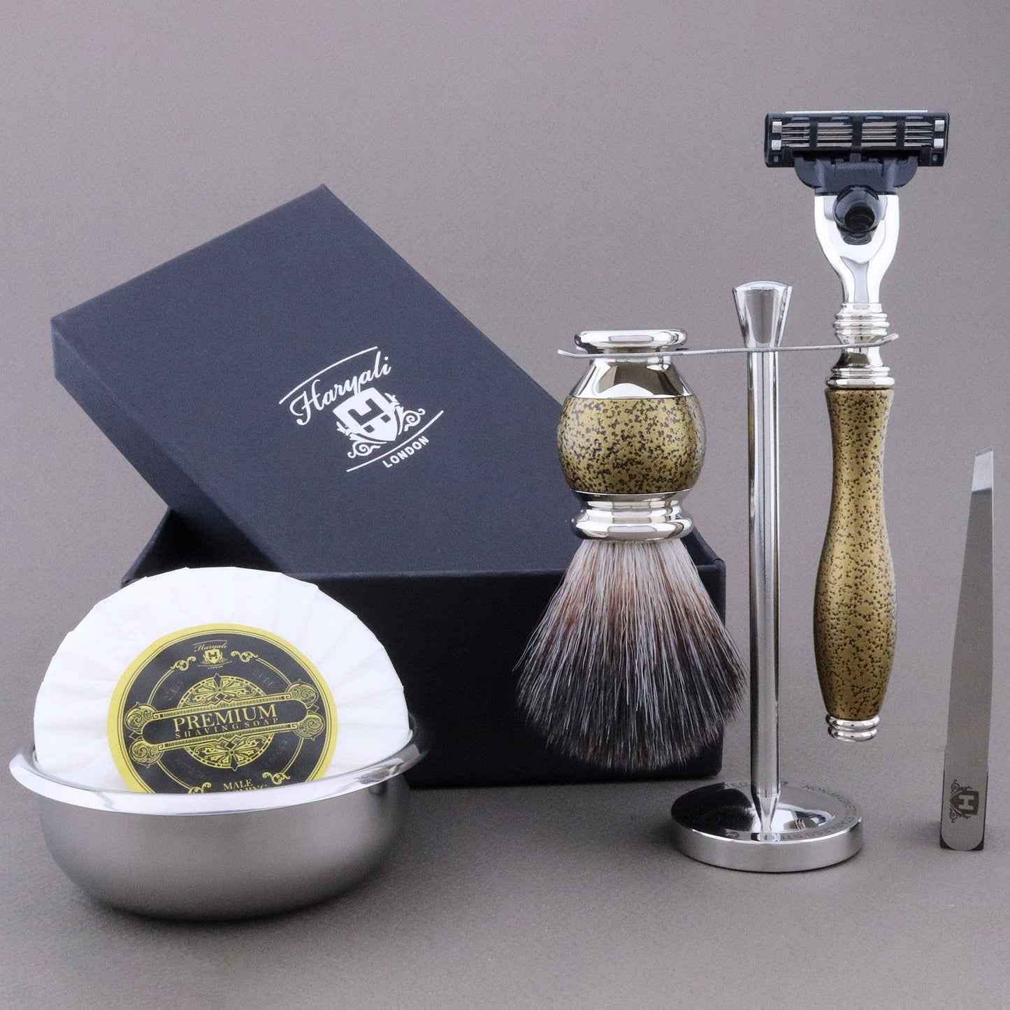 Haryali's Vase Range Shaving Kit