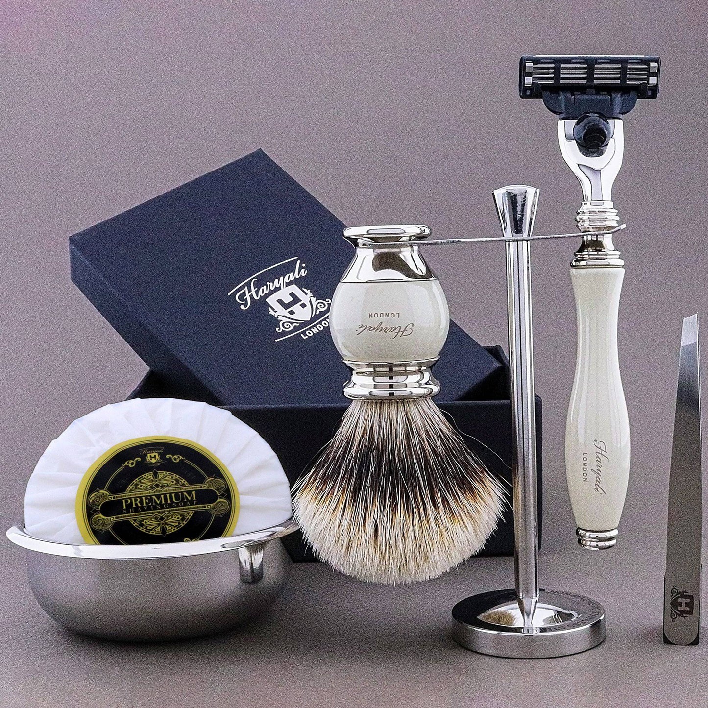 Haryali's Vase Range Shaving Kit