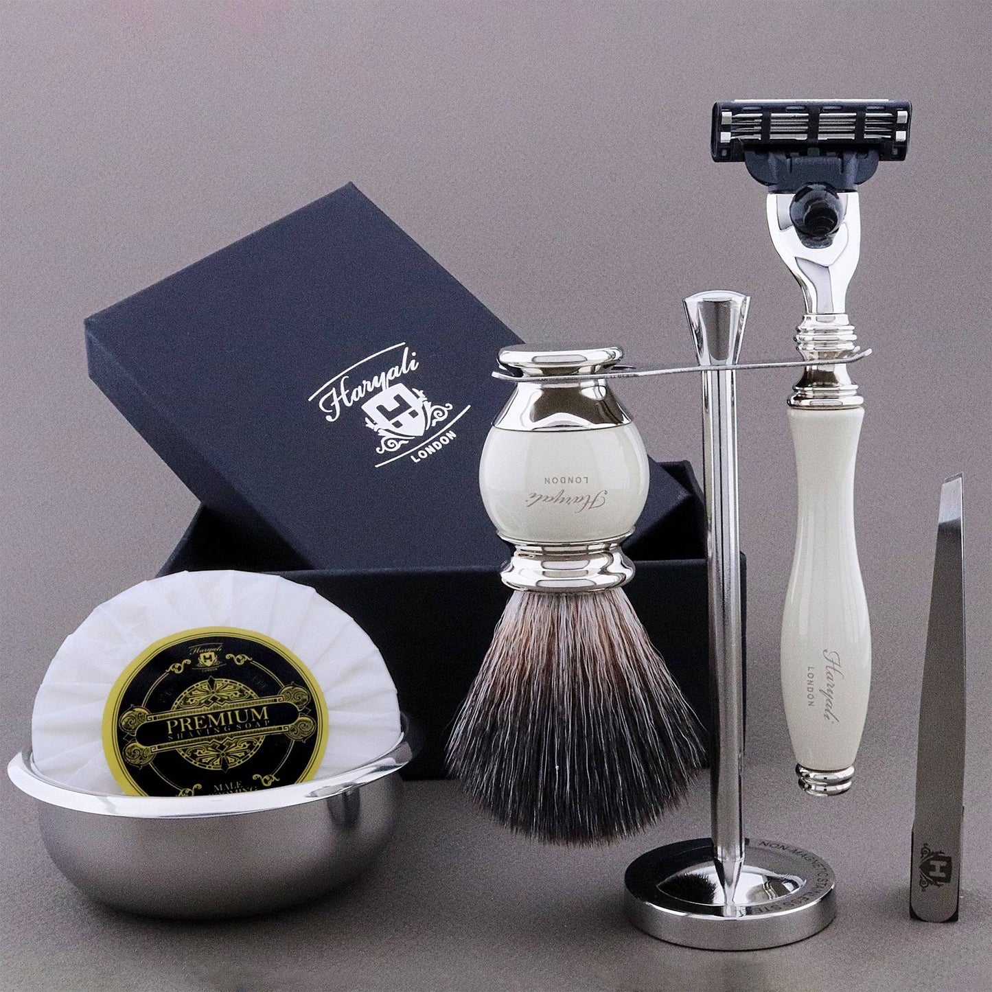 Haryali's Vase Range Shaving Kit