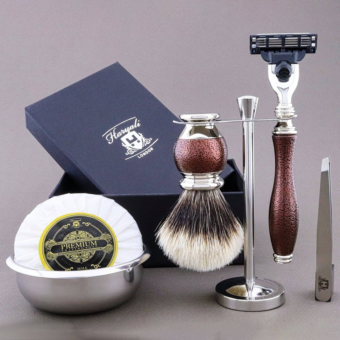Haryali's Vase Range Shaving Kit