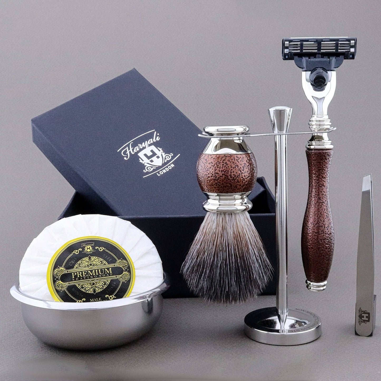 Haryali's Vase Range Shaving Kit